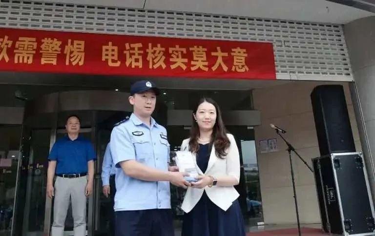 银行最新动态揭秘，小巷中的隐秘宝藏与特色小店的独特魅力